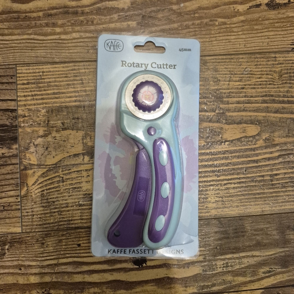 Kaffe Rotary Cutter - Picture 2 of 3